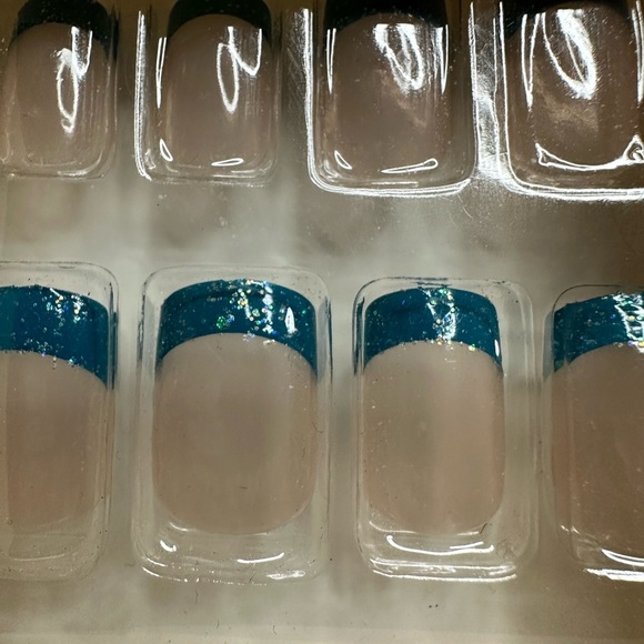 🩷5/$10 Sassy+Chic Fashion Nails with Blue Tips - Picture 3 of 5